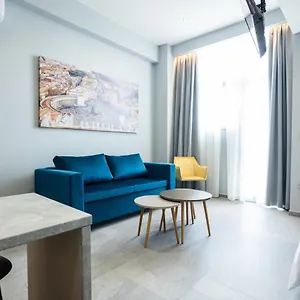 https://aristotelous-downtown-suites.hotelschalkidiki.net
